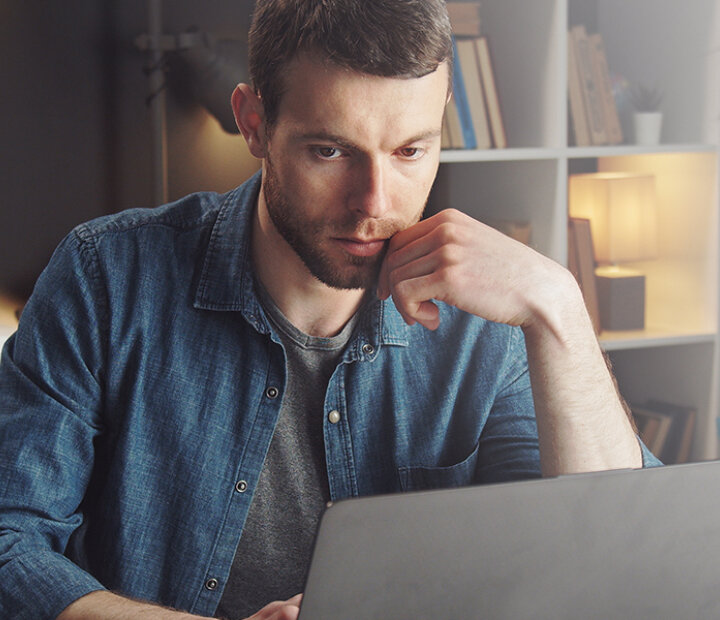 Synthetic ID-man with laptop-header-720x600