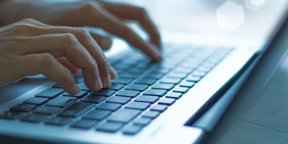 Account Takeover Seamless MRCVegas22-keyboard-content-900x600