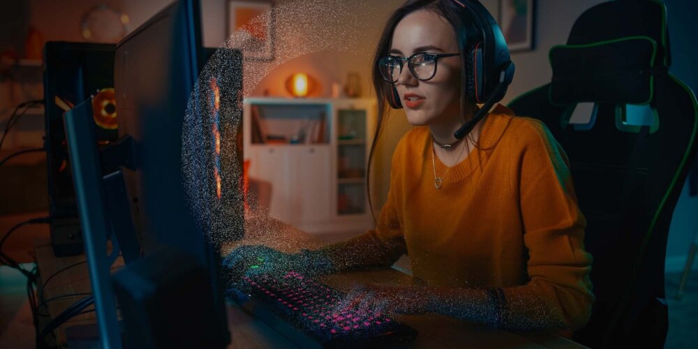 Footer-lady with headphones-content-1998x1000.jpg