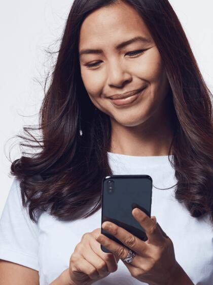 Partner-women phone-content-1440x1200