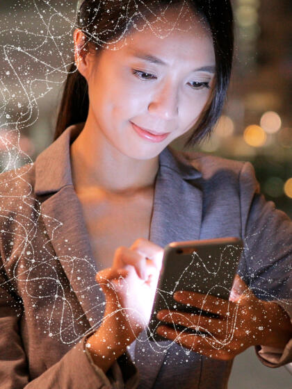 Seamless-Money2020-Device-women phone light-content-800x1000.jpg