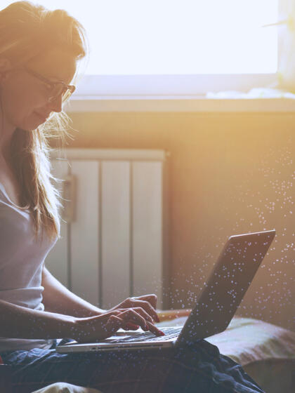 online-payments-women with laptop-content-800x1000